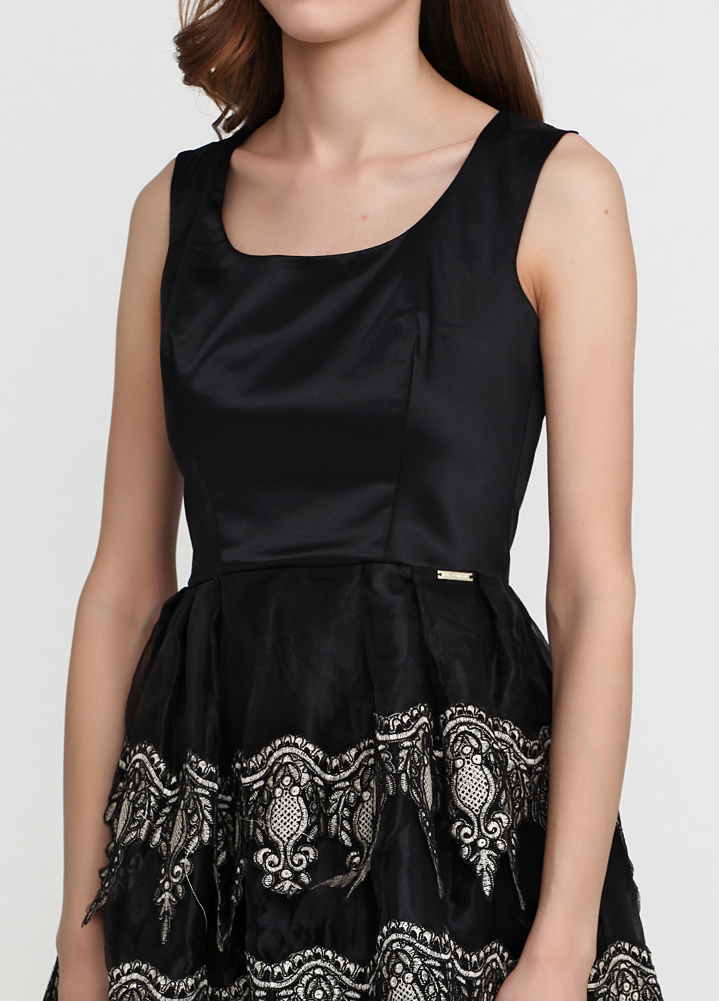 Черное кэжуал платье Rinascimento с абстрактным узором