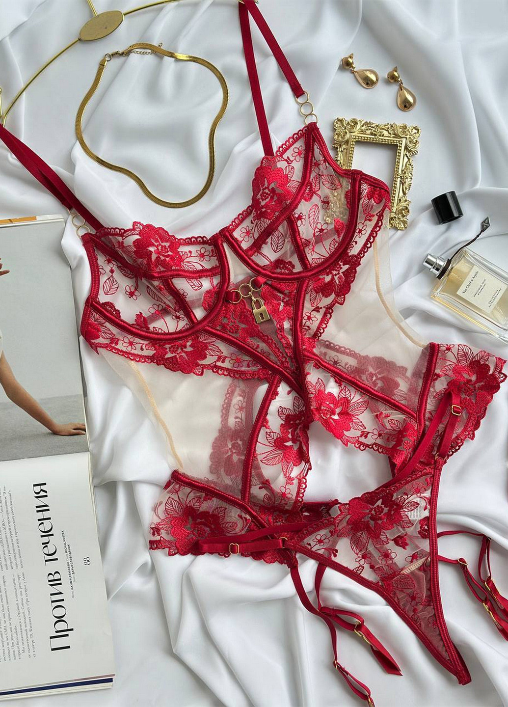 Красный демисезонный комплект (бюстгальтер, трусики, гартеры) NOVA VEGA