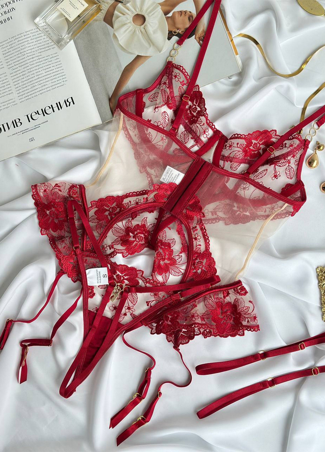 Красный демисезонный комплект (бюстгальтер, трусики, гартеры) NOVA VEGA