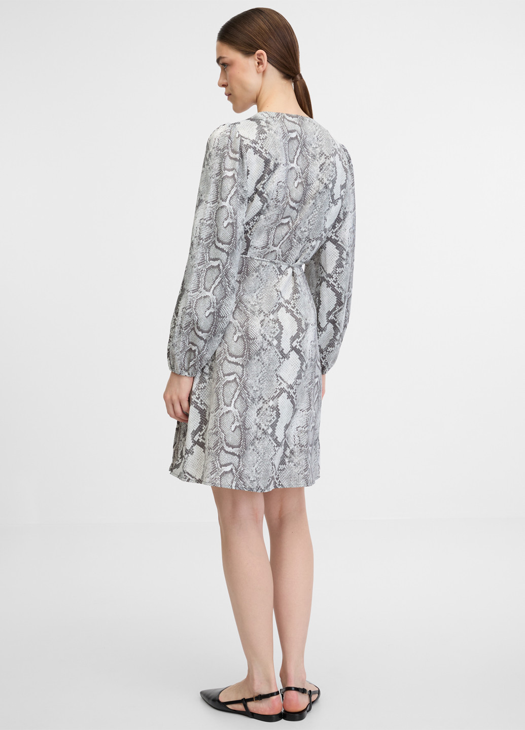 Черно-белое кэжуал платье а-силуэт, на запах Orsay змеиный