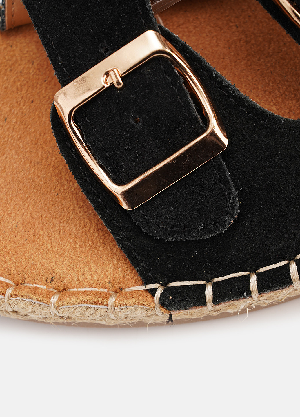 Черные шлепанцы C&A на плетеной подошве