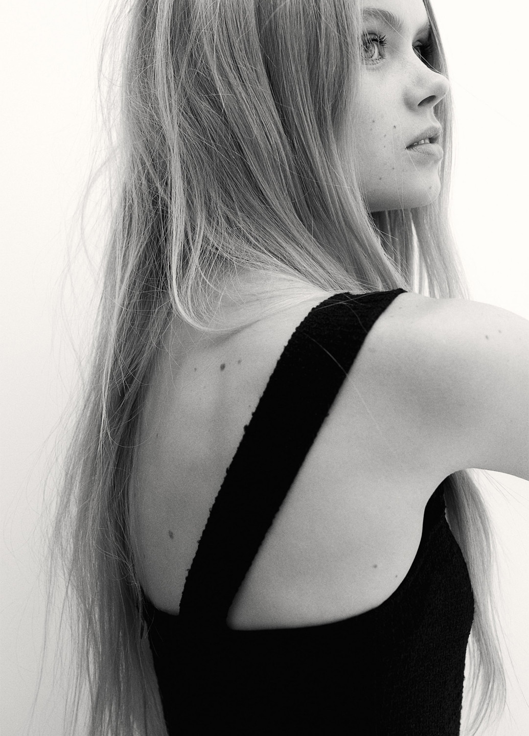 Черное кэжуал платье силуэтная H&M однотонное