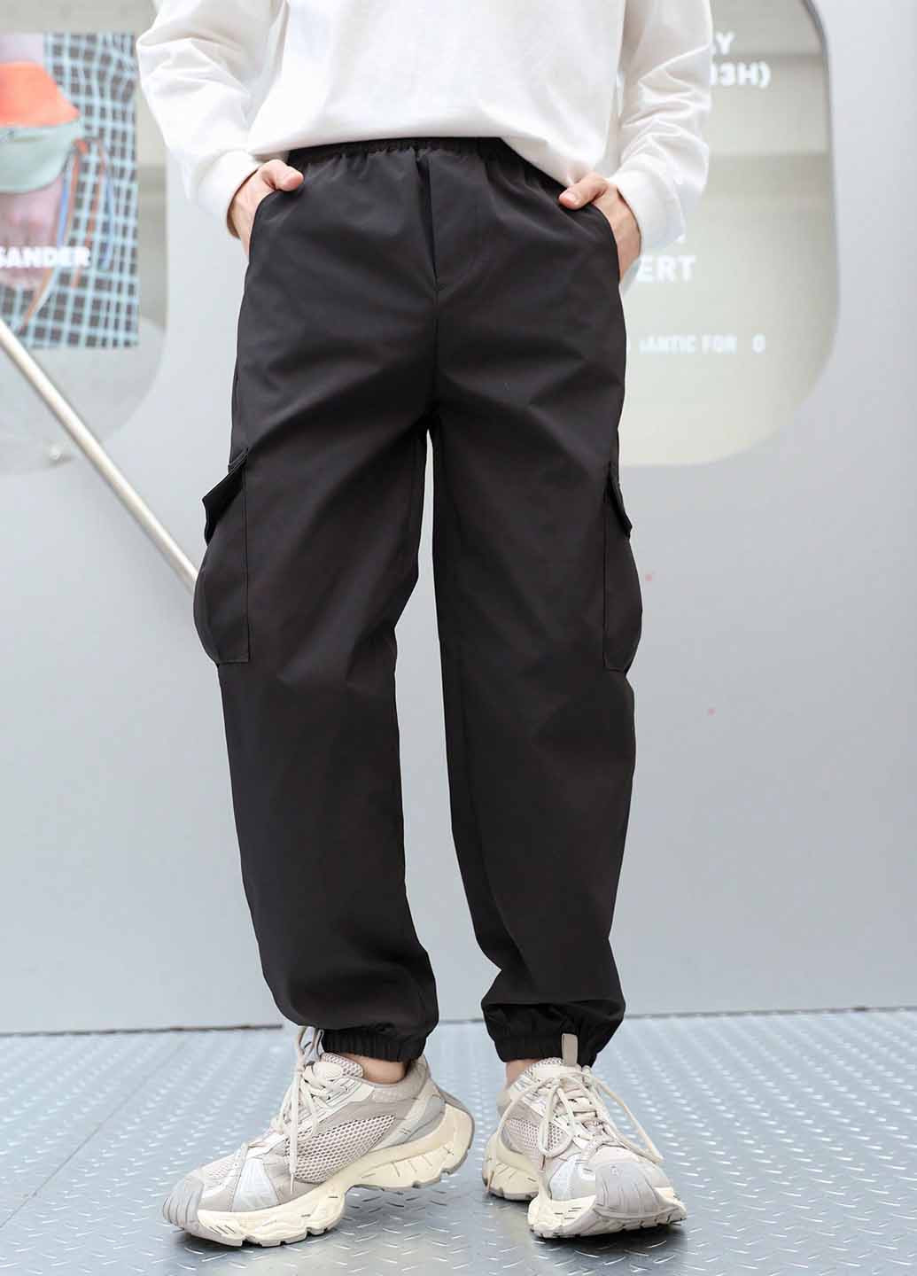 Черные спортивные демисезонные брюки карго SHEIN