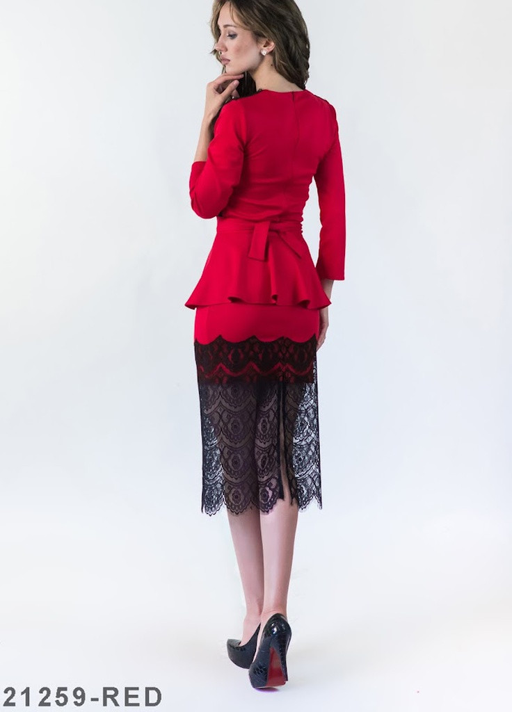 Красное кэжуал женское платье c баской lotta красный Podium однотонное