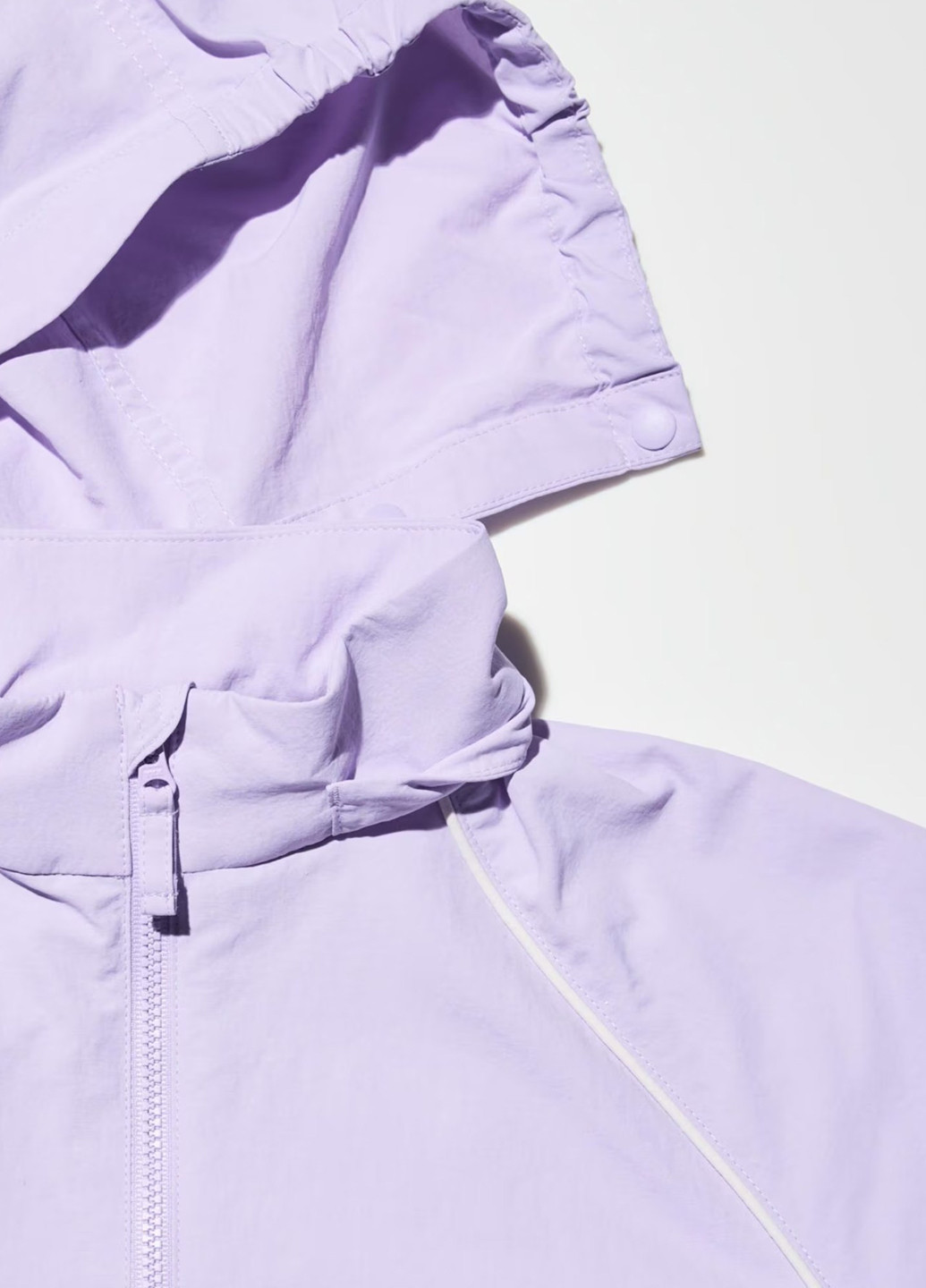 Сиреневая демисезонная ветровка Uniqlo