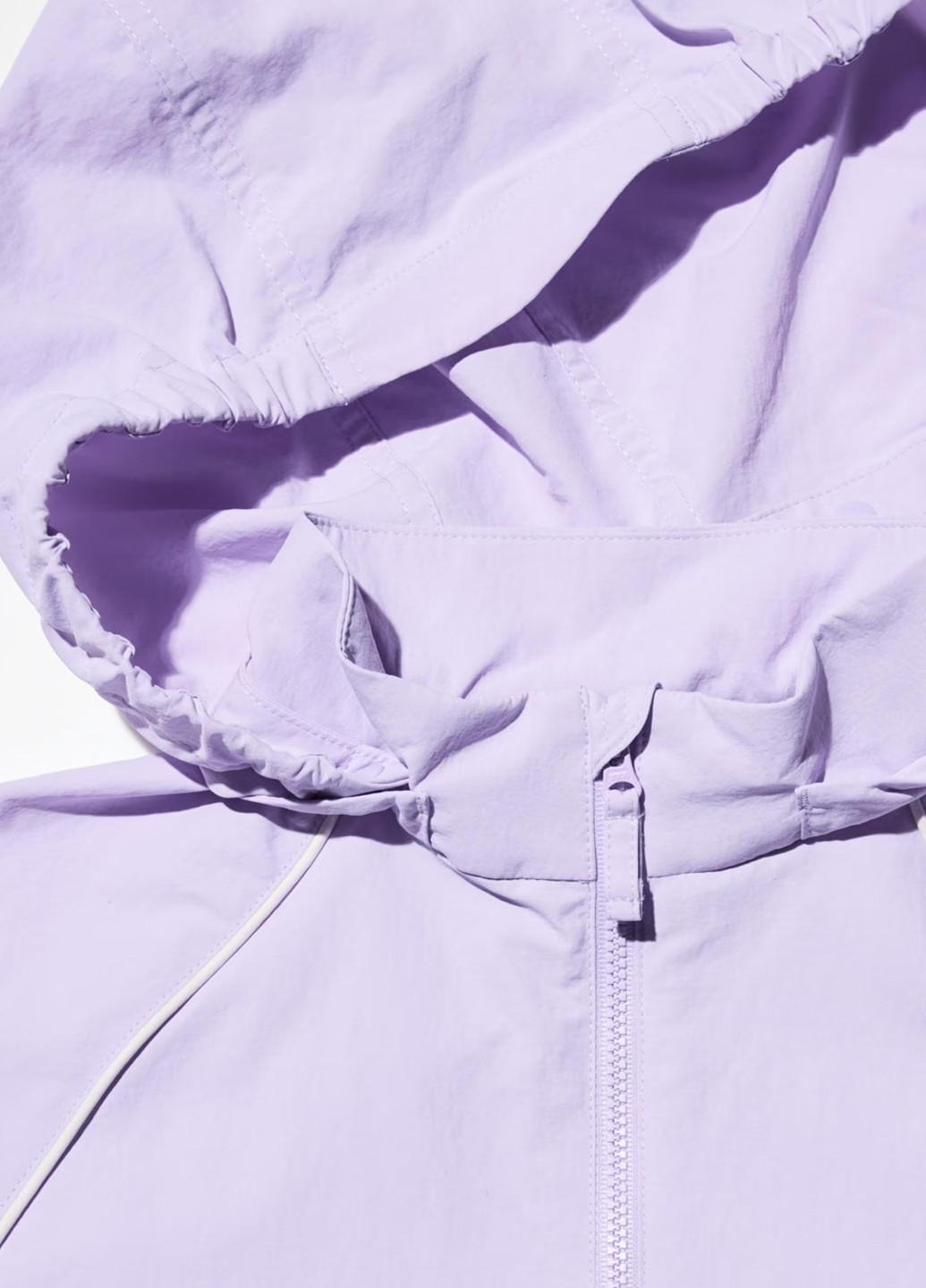 Сиреневая демисезонная ветровка Uniqlo
