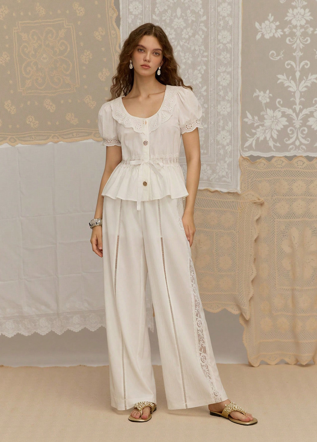 Біла блуза з баскою SHEIN