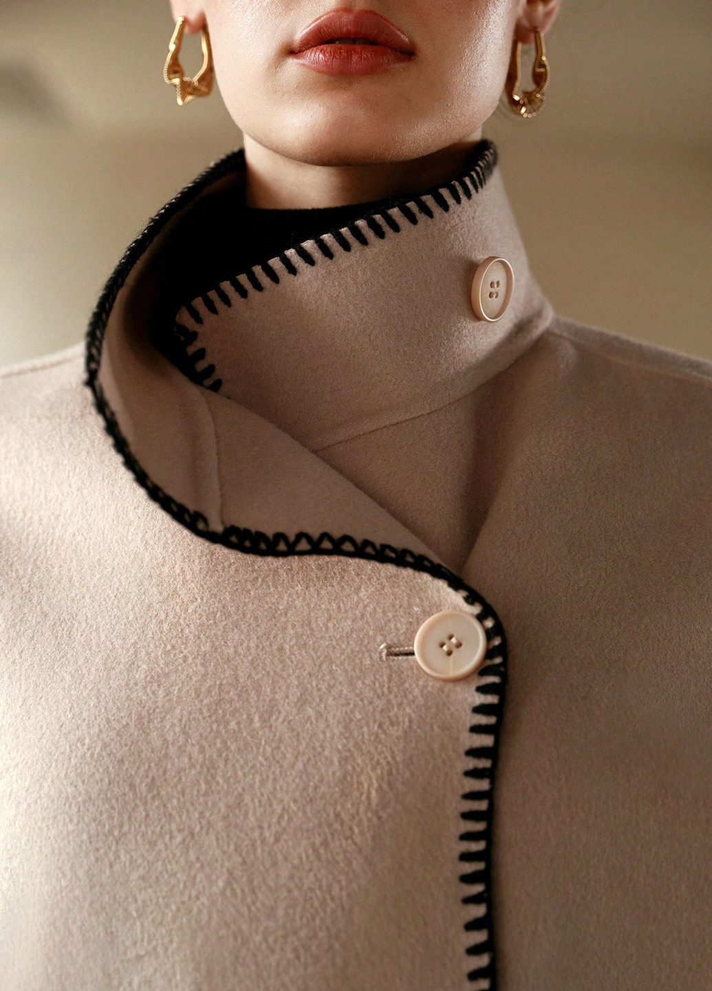 Светло-бежевое демисезонное Пальто однобортное SHEIN