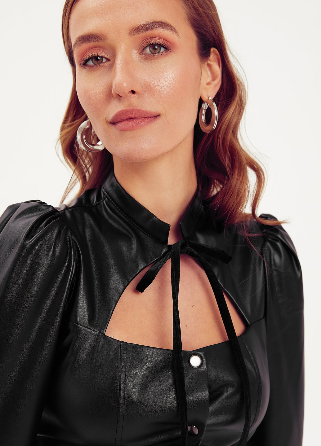 Чорна кежуал чорна сукня міні з еко-шкіри Gepur однотонна