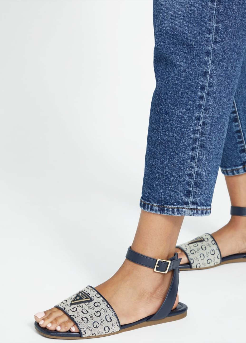 Кэжуал сандалии Guess на ремешке