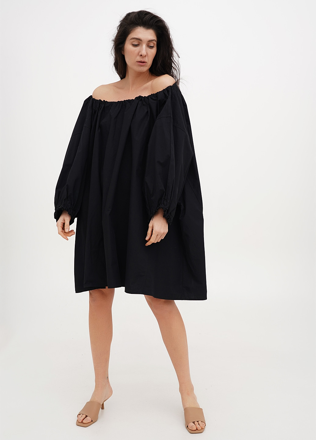 Черное кэжуал платье оверсайз, с открытыми плечами Weekday однотонное