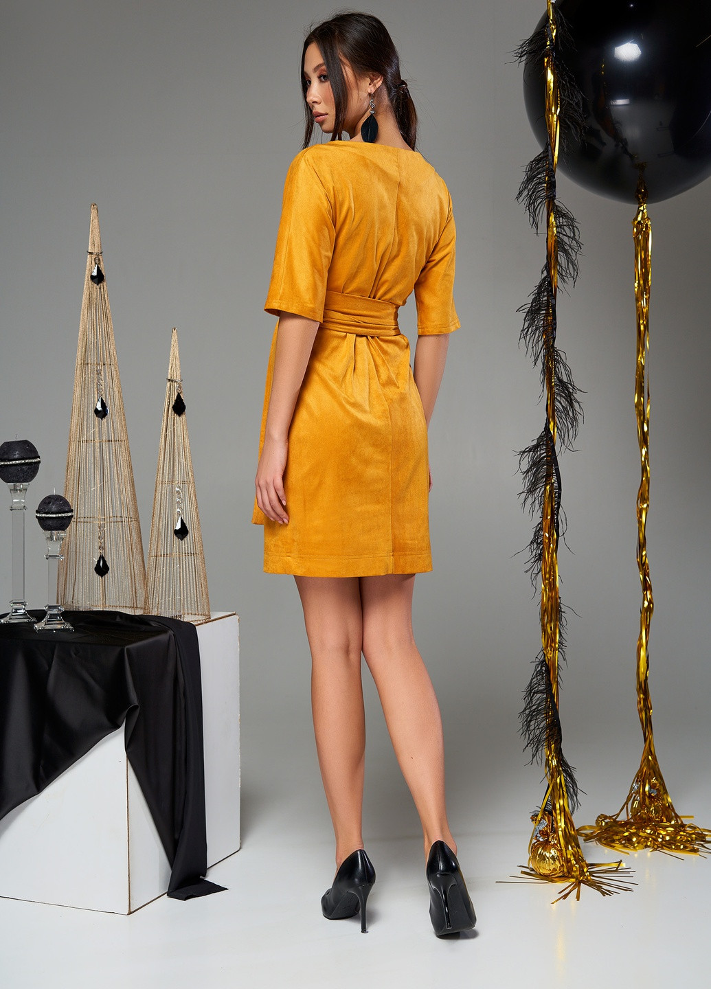 Желтое повседневный оригинальное платье с неповторимым полуприталенным кроем Jadone Fashion