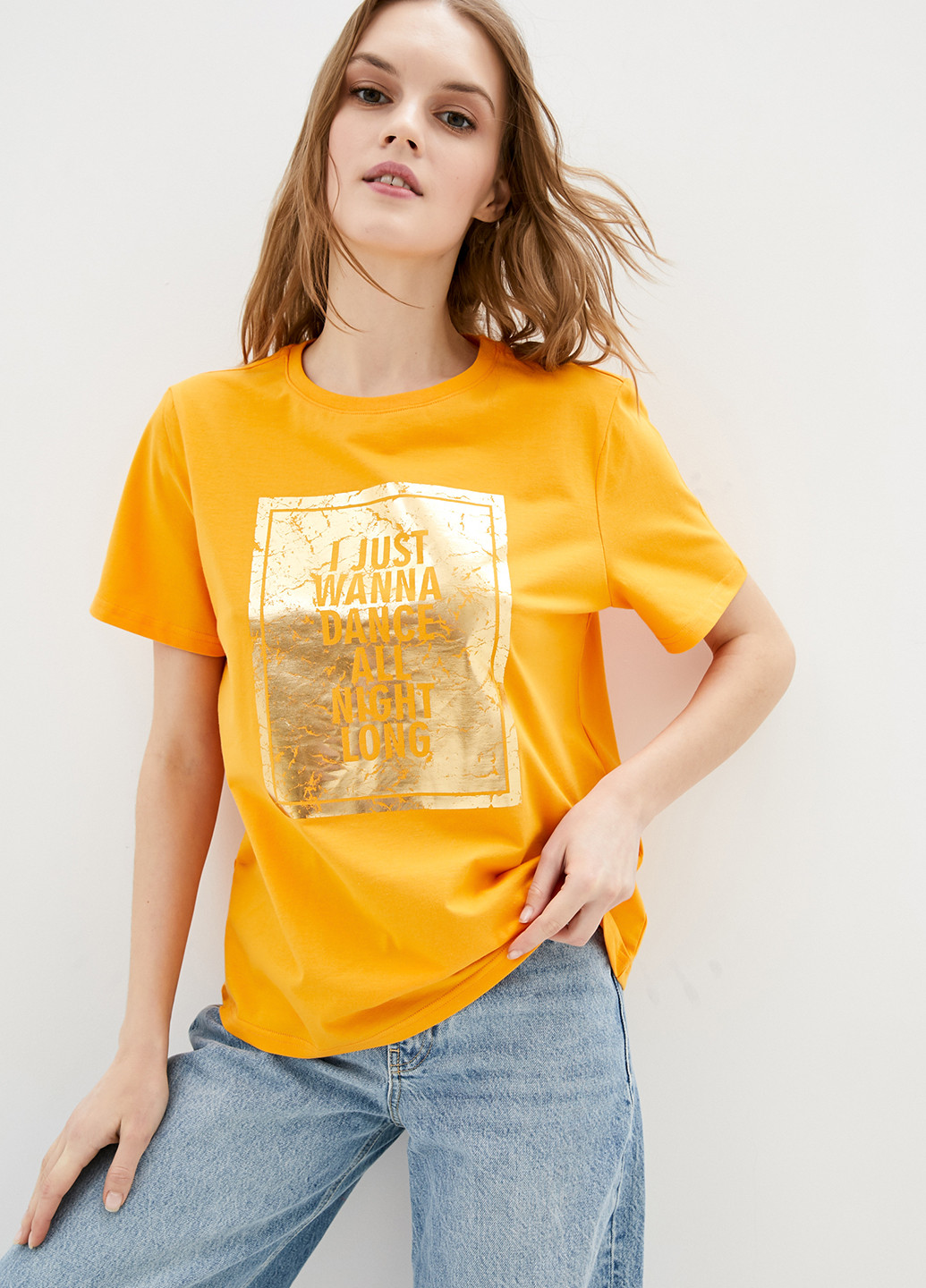 Желтая летняя футболка Роза