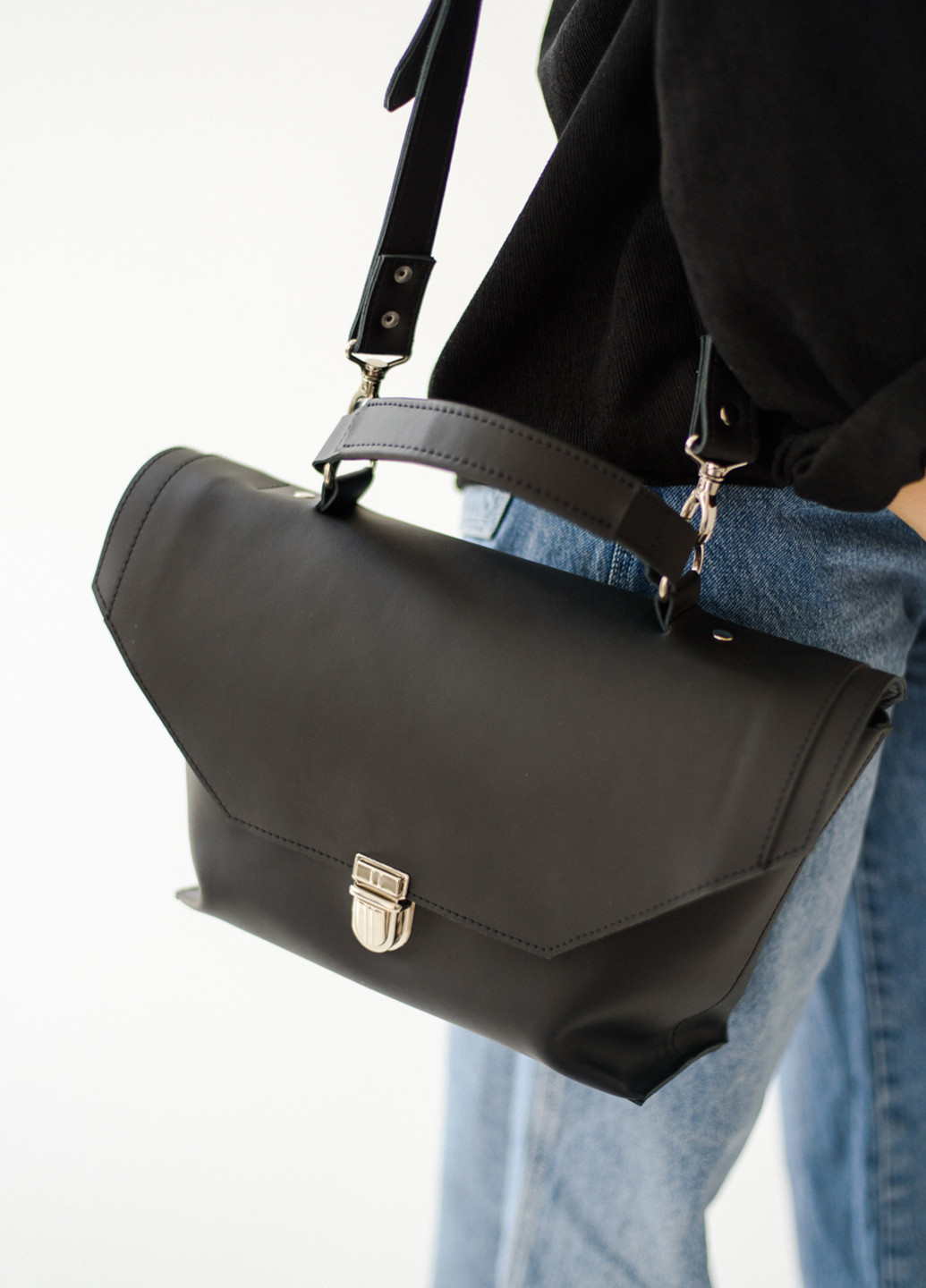 Стильная женская сумка необычной формы арт. Z003 ручной работы из натуральной кожи с легким матовым эффектом черного цвета Boorbon (255512254)