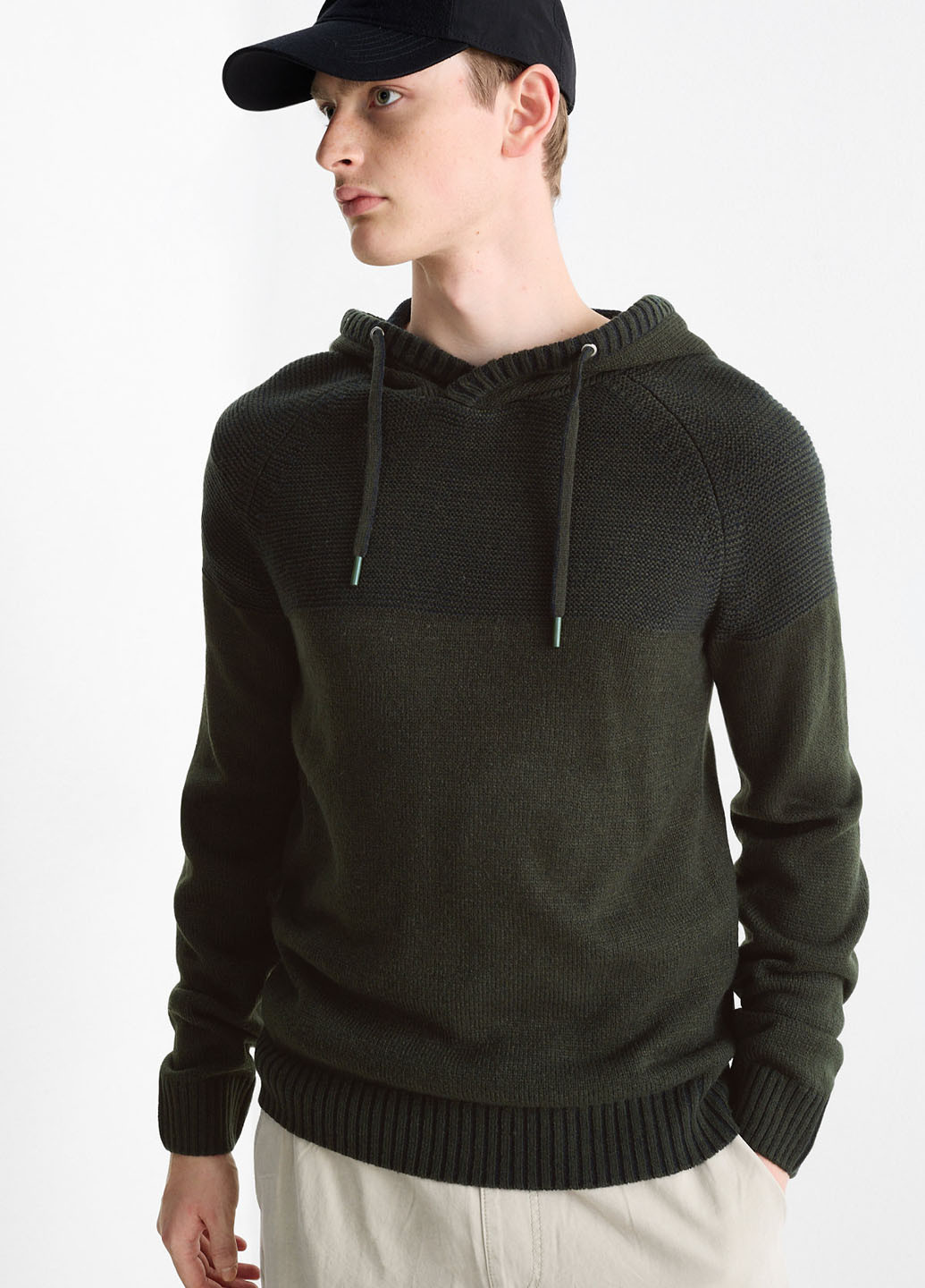 Оливковый (хаки) демисезонный свитер C&A