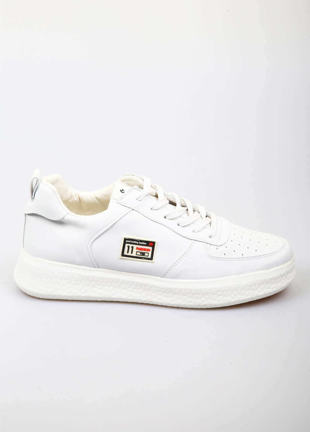 Белые всесезонные кроссовки South