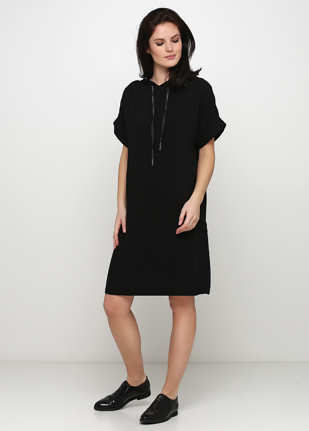 Черное кэжуал платье платье-футболка Pruva однотонное