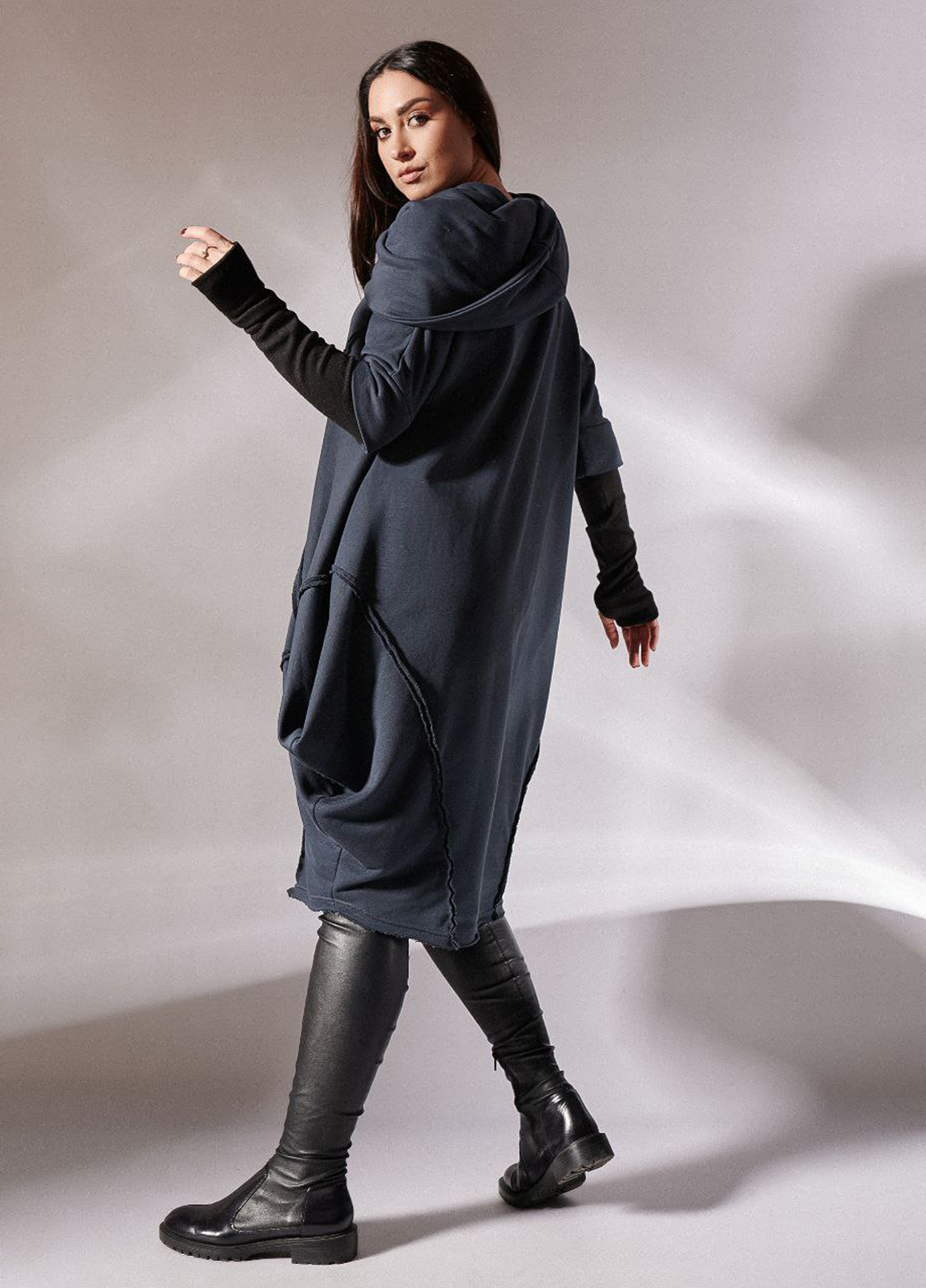 Темно-серое кэжуал платье баллон LibeAmore однотонное