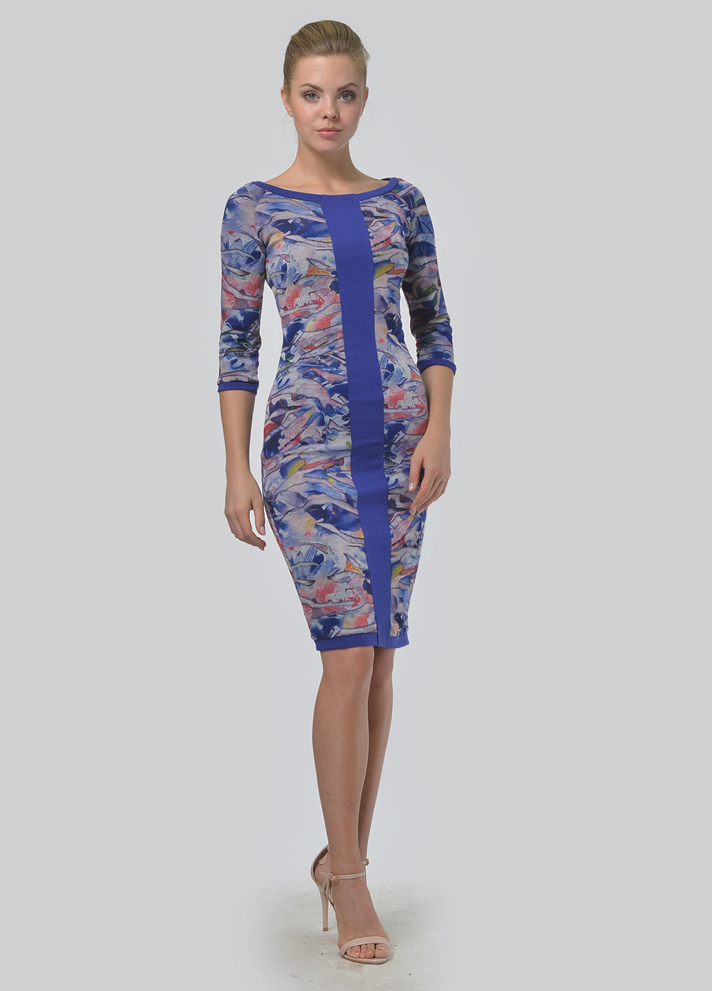 Серо-синее кэжуал платье футляр Lila Kass с абстрактным узором