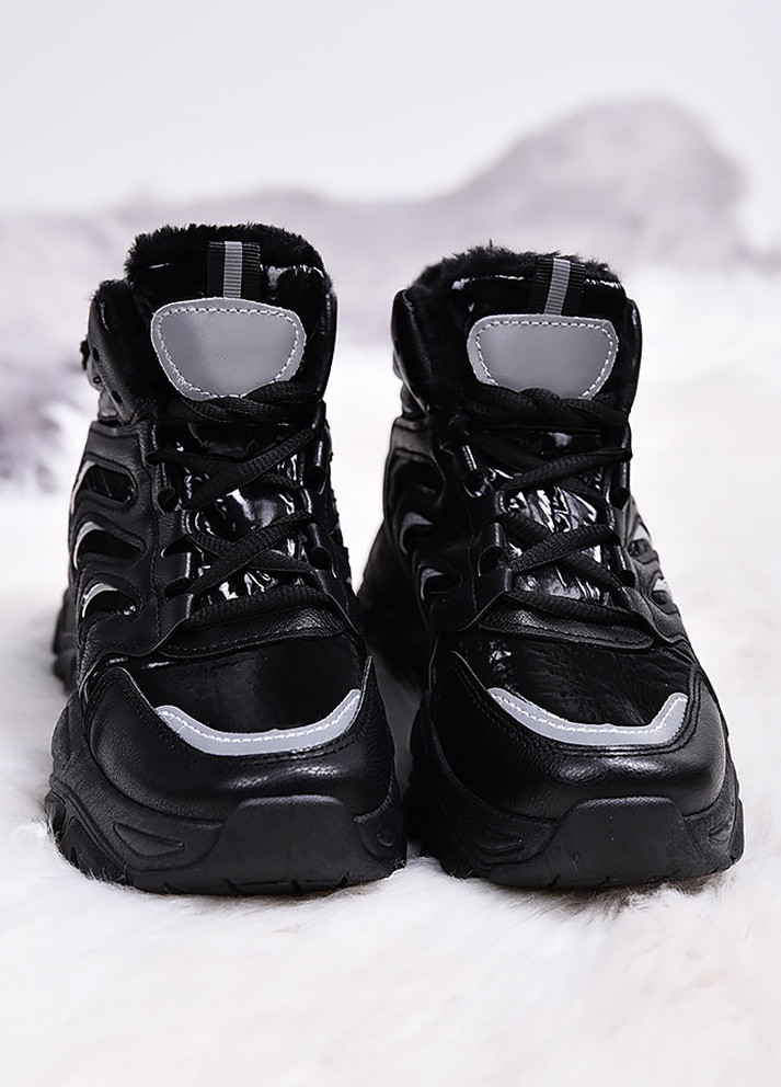 Черно-белые зимние кроссовки ACG