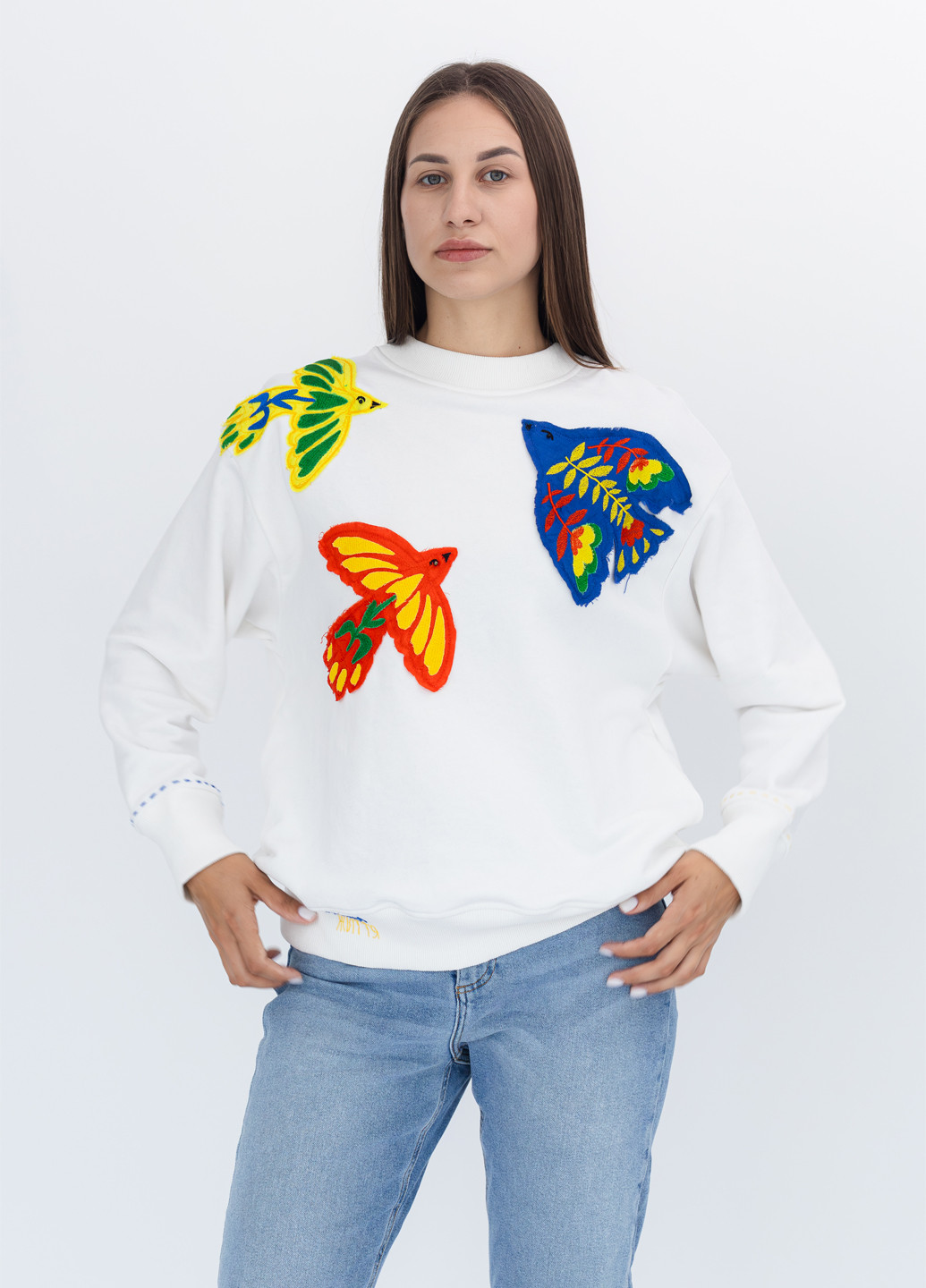 Белый свитшот Nora Kvittin однотонный аппликация, вышивка (301079824)