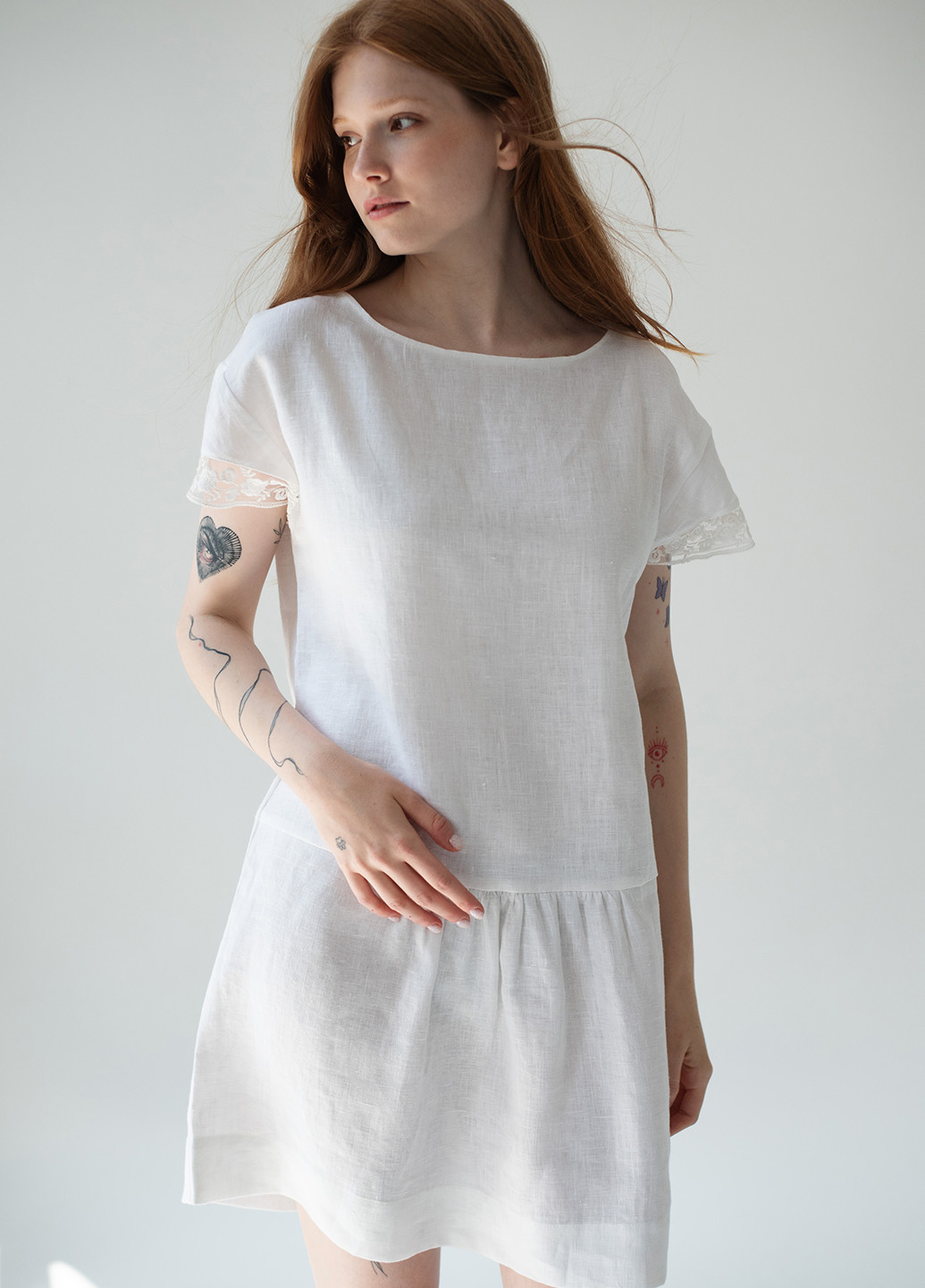 Белое кэжуал платье а-силуэт Silence однотонное