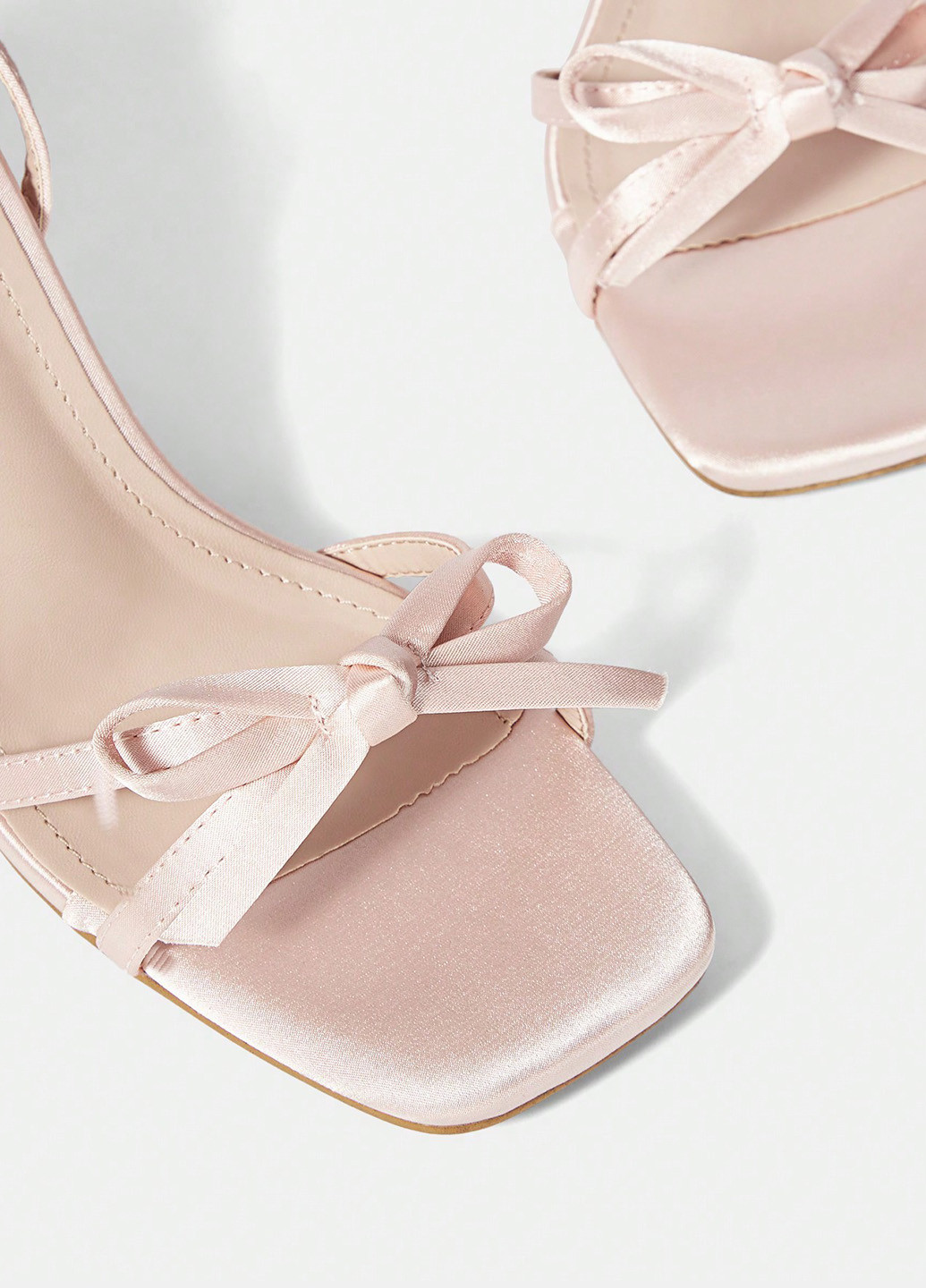 Бледно-розовые босоножки SHEIN с ремешком с бантом