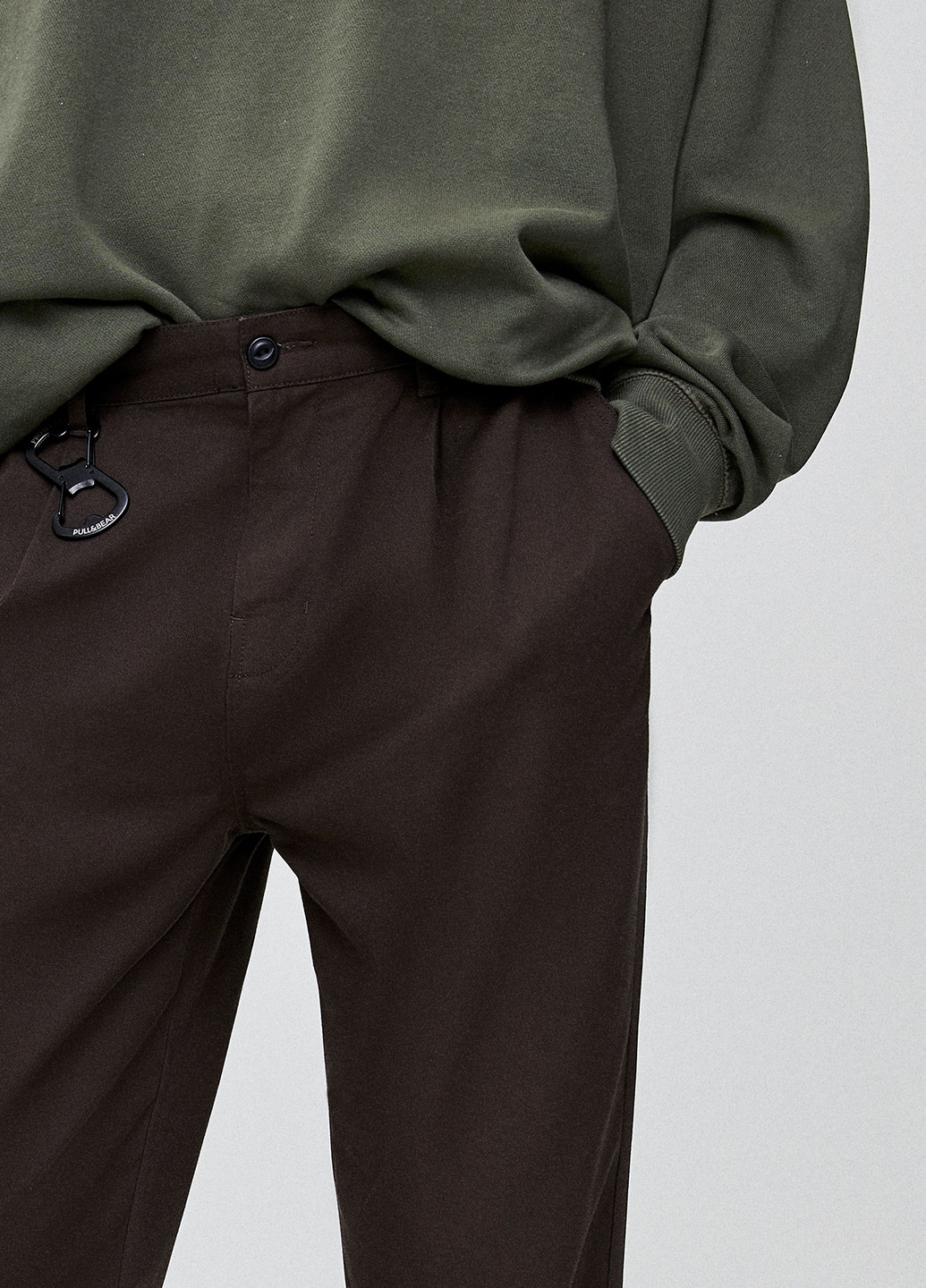 Коричневые кэжуал демисезонные укороченные брюки Pull & Bear