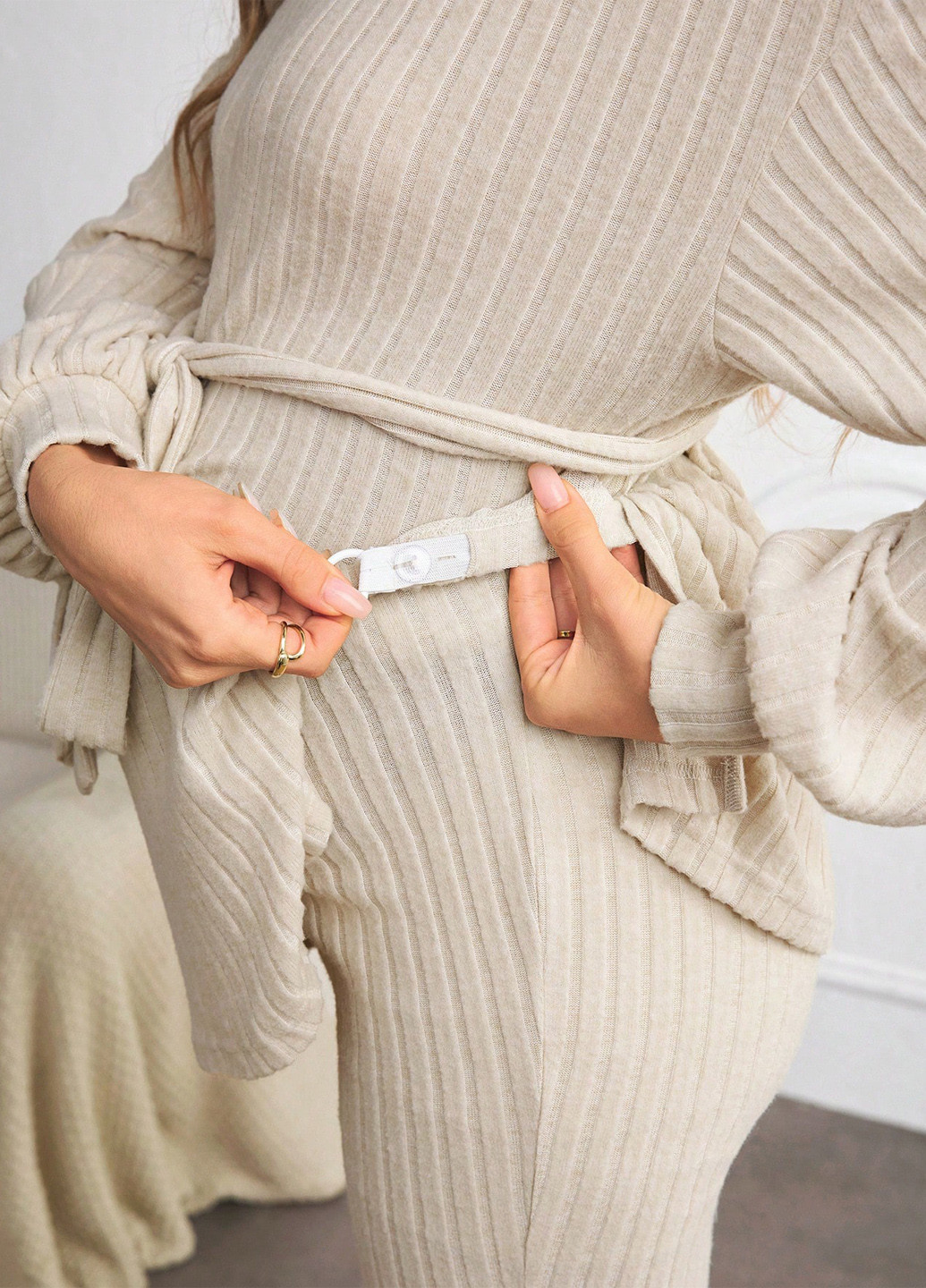 Кремовый демисезонный комплект для беременных (свитер, брюки) SHEIN