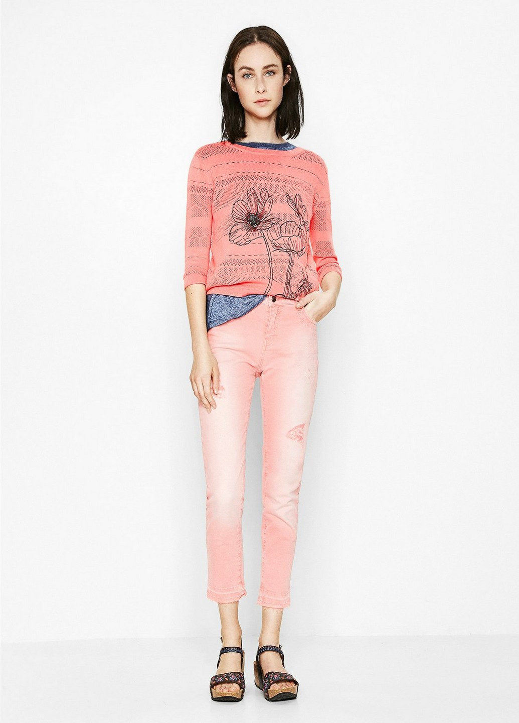 Розовые демисезонные укороченные джинсы Desigual