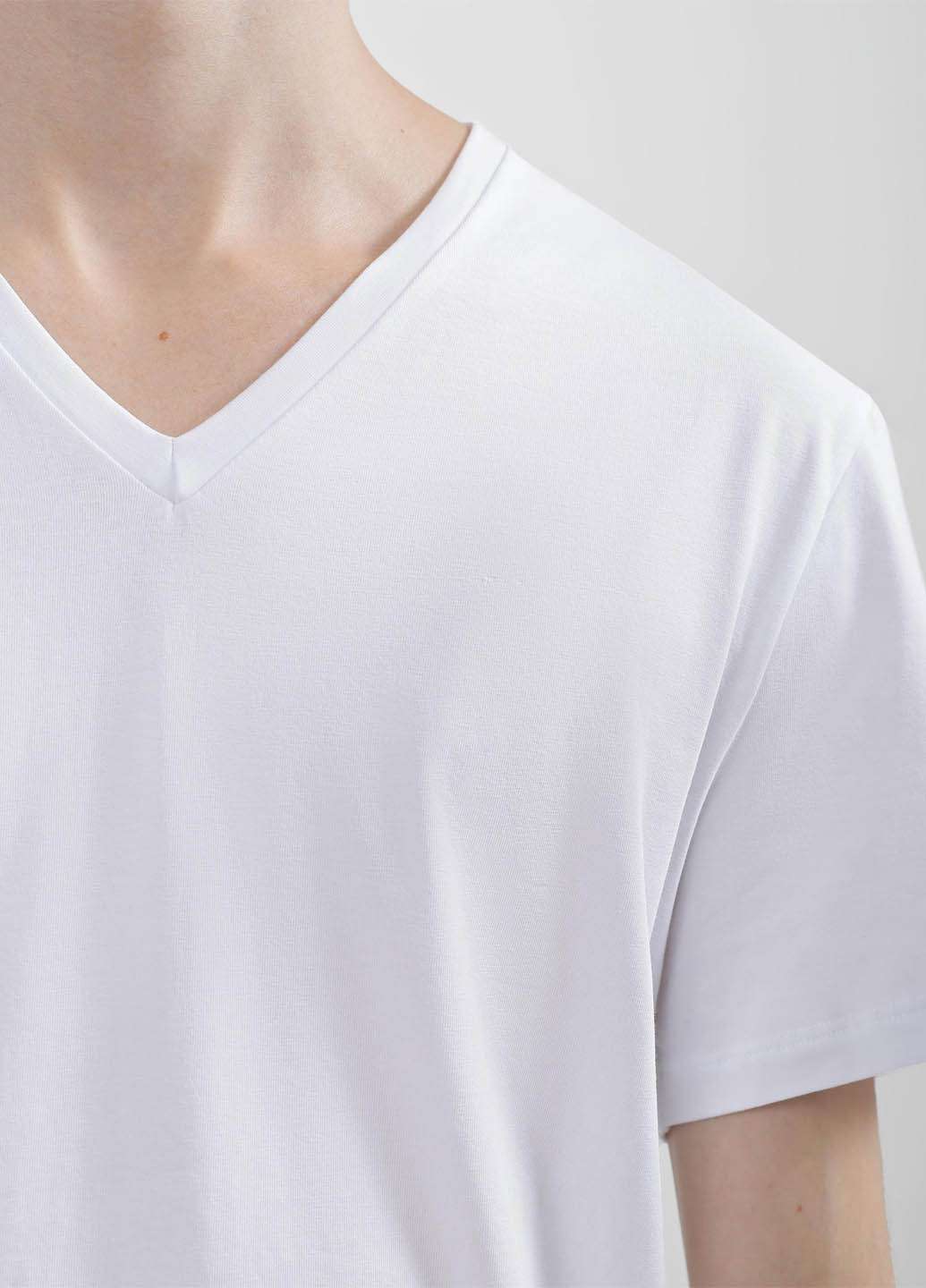 Біла футболка DAGI