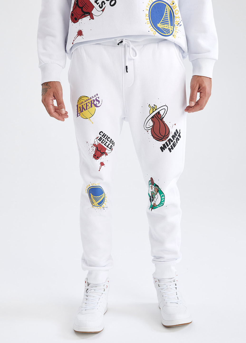 Белые спортивные демисезонные джоггеры брюки DeFacto