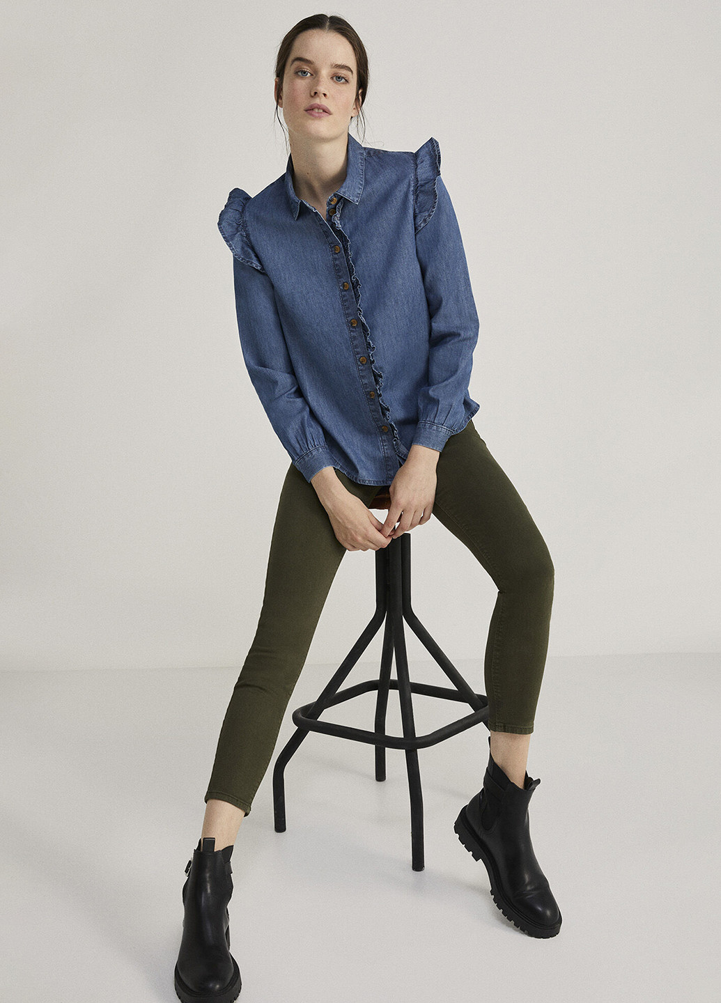 Темно-синяя джинсовая рубашка однотонная Springfield