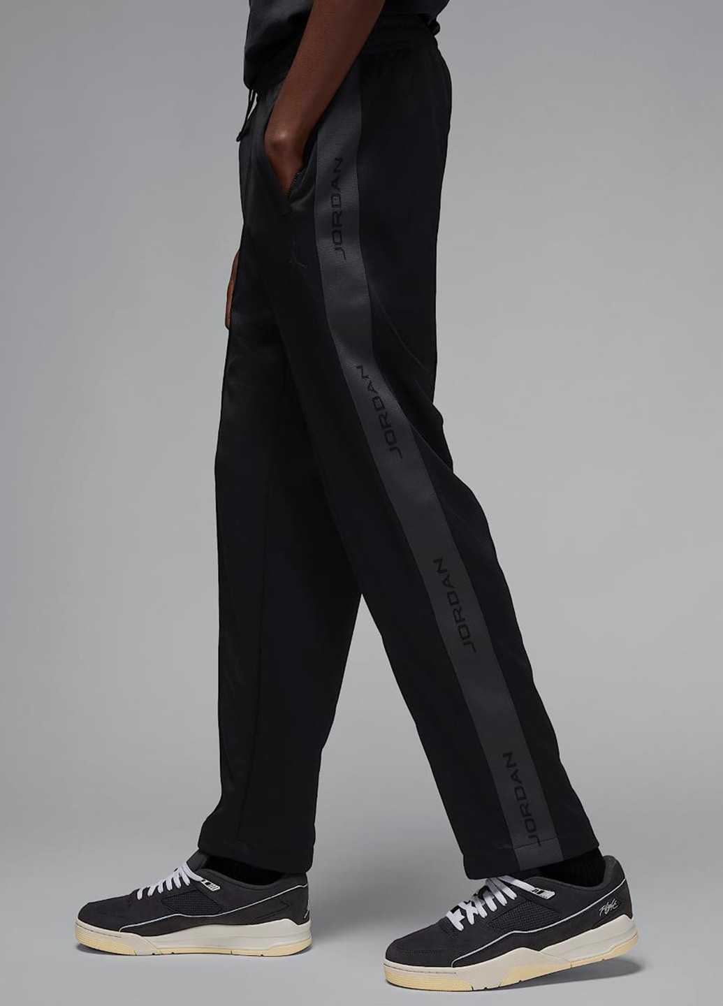 Черные спортивные демисезонные прямые брюки Jordan