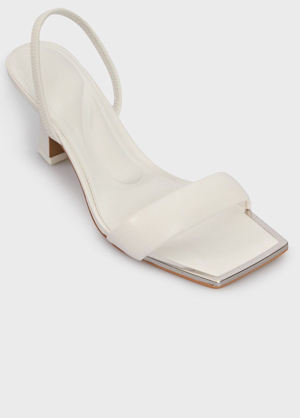 Белые босоножки DKNY без застежки с логотипом