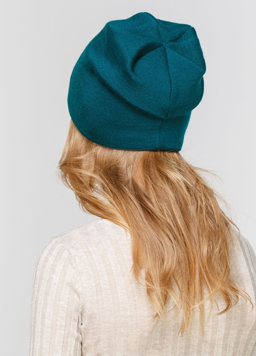 Зимова класична тепла вовняна шапка жіноча на флісовій підкладці 550488 DeMari 45 ДеМари біні однотонна зелена кежуал вовна