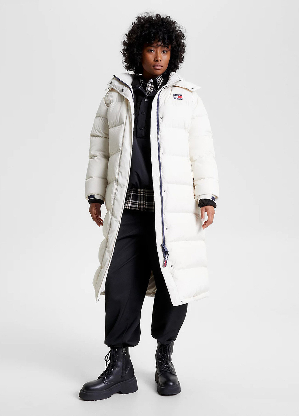 Бежевая зимняя куртка Tommy Jeans