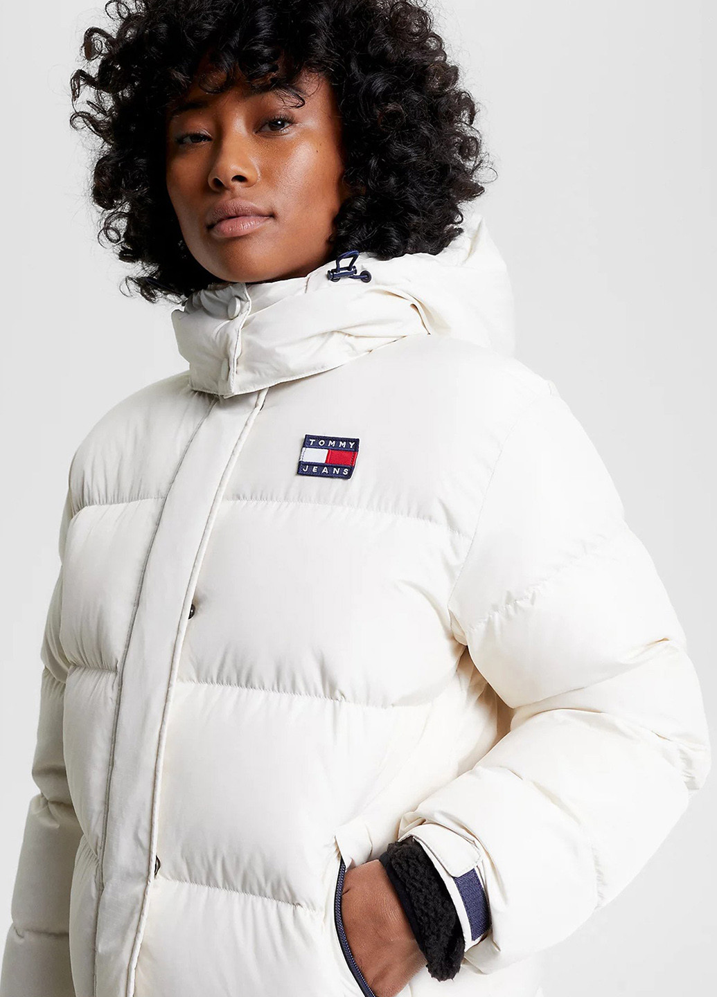 Бежевая зимняя куртка Tommy Jeans