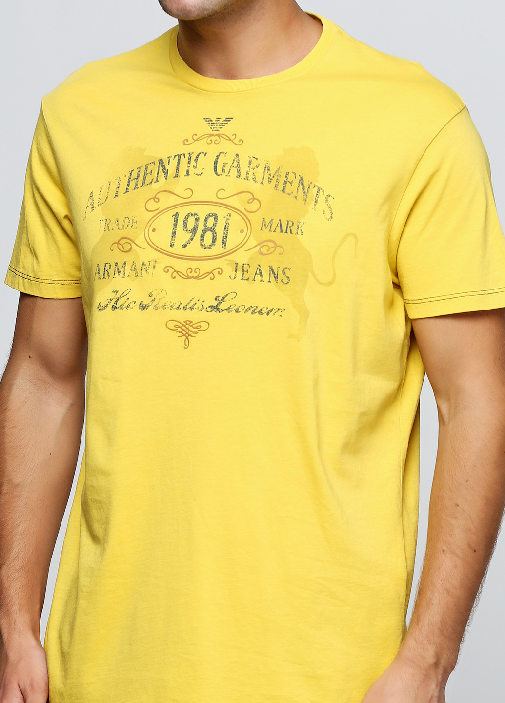 Желтая футболка Armani