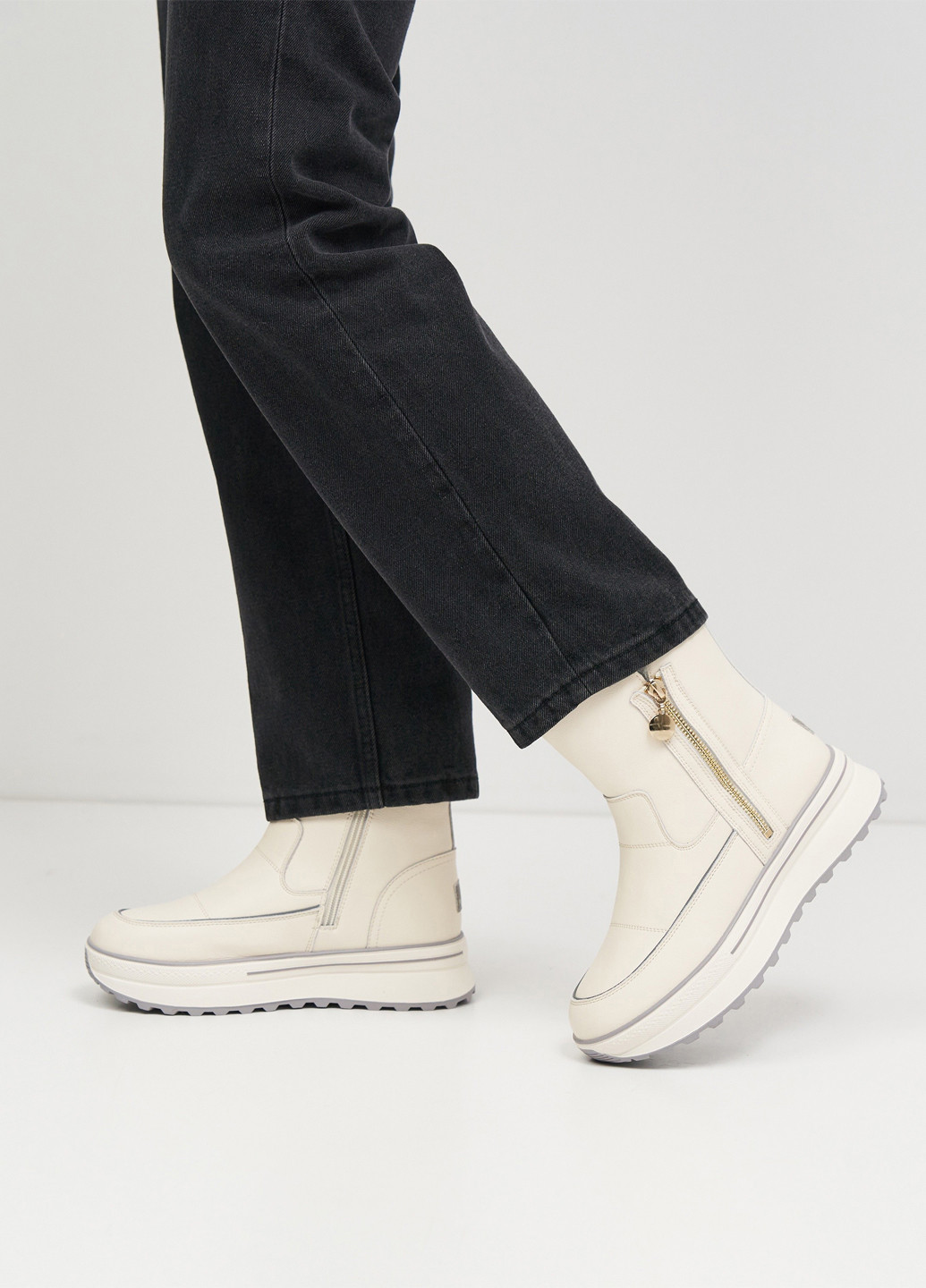 Зимние ботинки Lola Andy с аппликацией, с мехом, с белой подошвой, волнистая подошва