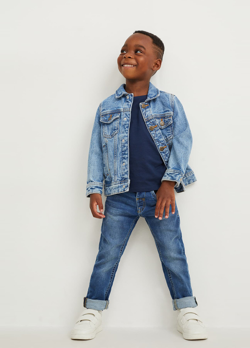 Светло-синие демисезонные зауженные джинсы C&A