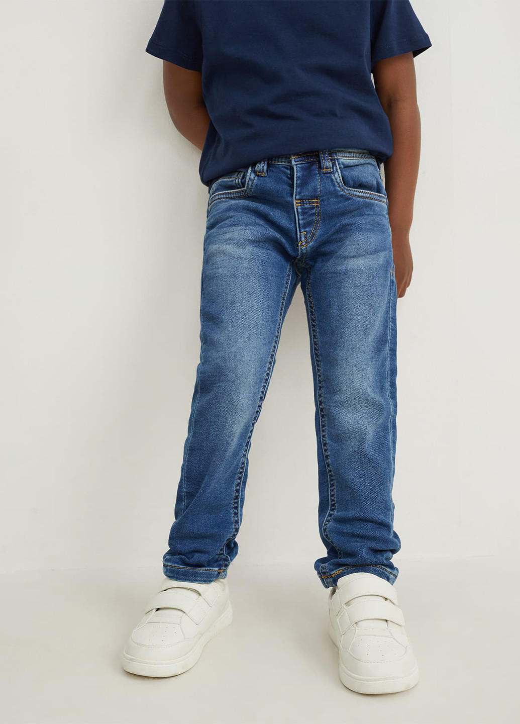 Светло-синие демисезонные зауженные джинсы C&A