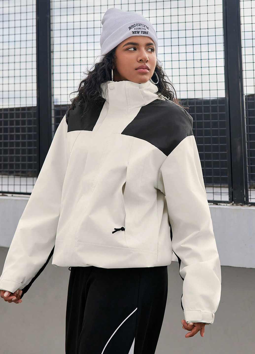 Черно-белая демисезонная куртка SHEIN