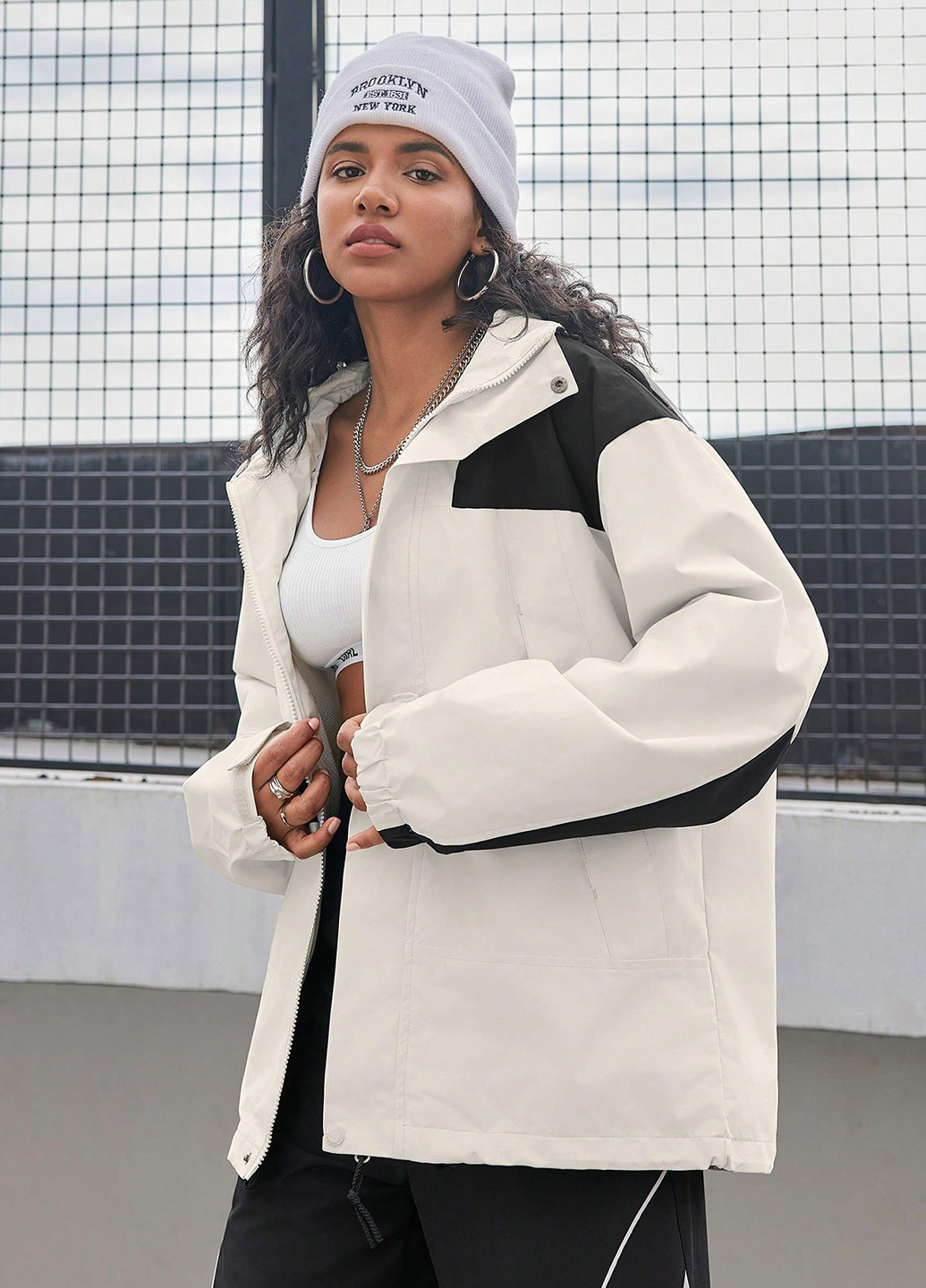 Черно-белая демисезонная куртка SHEIN