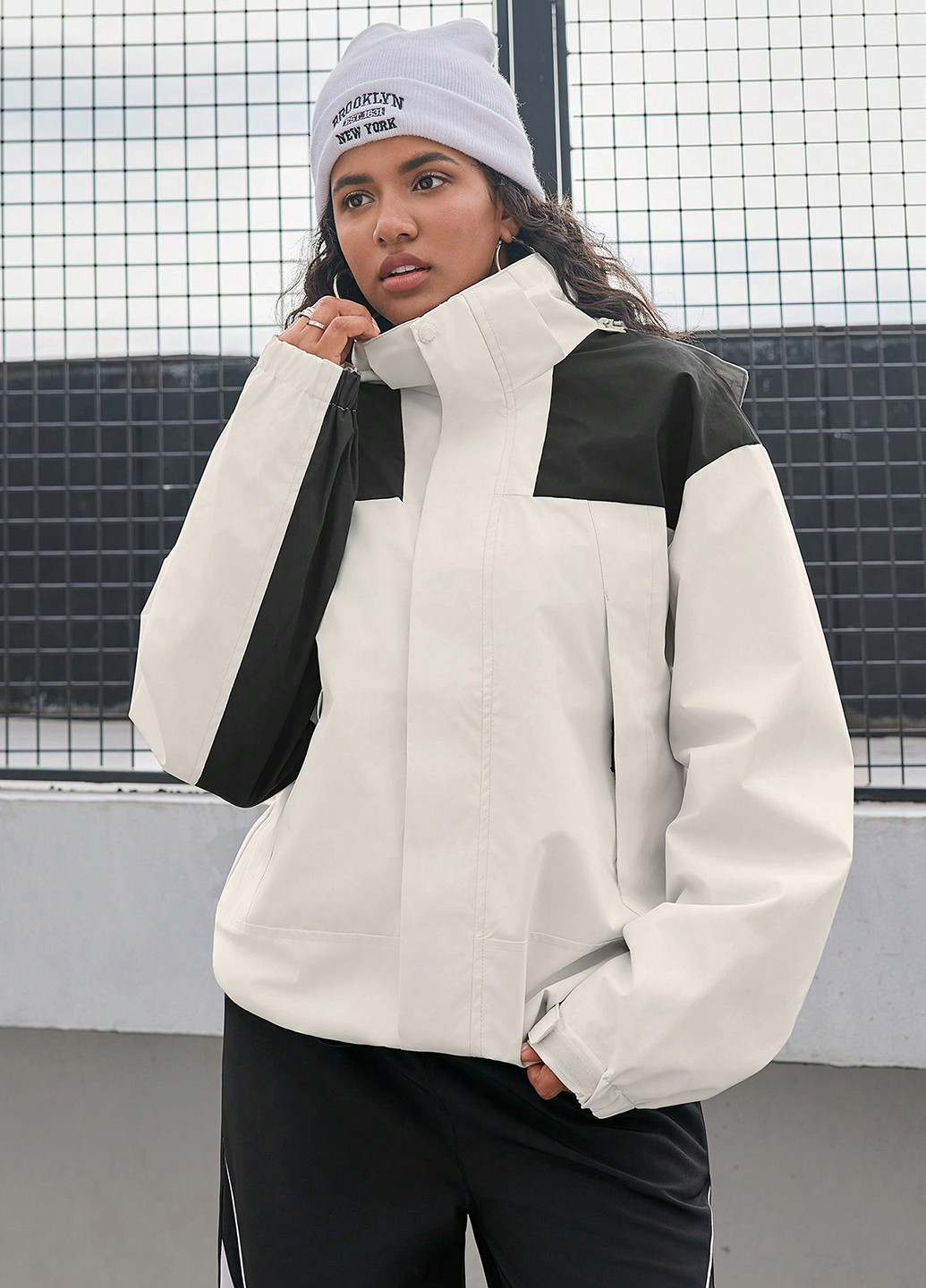 Черно-белая демисезонная куртка SHEIN