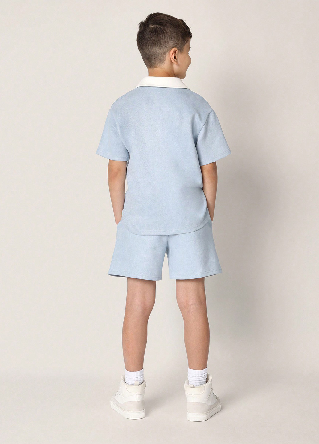 Светло-голубой летний костюм (поло, шорты) с шортами SHEIN