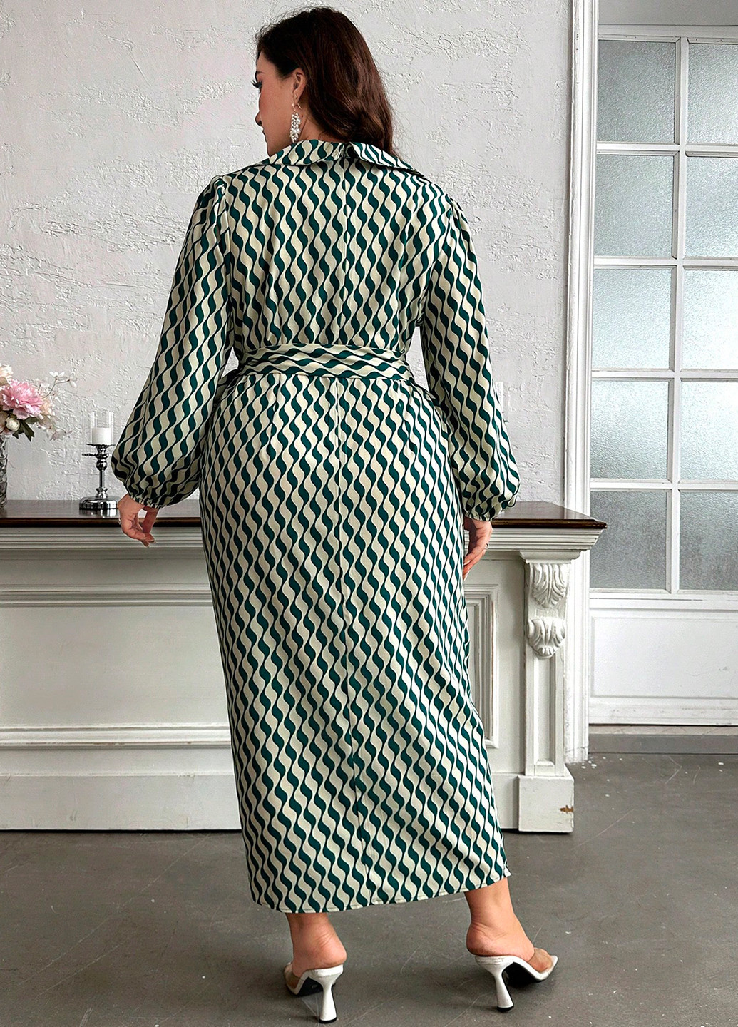 Темно-зелена кежуал, ділова сукня на запах SHEIN з геометричним візерунком