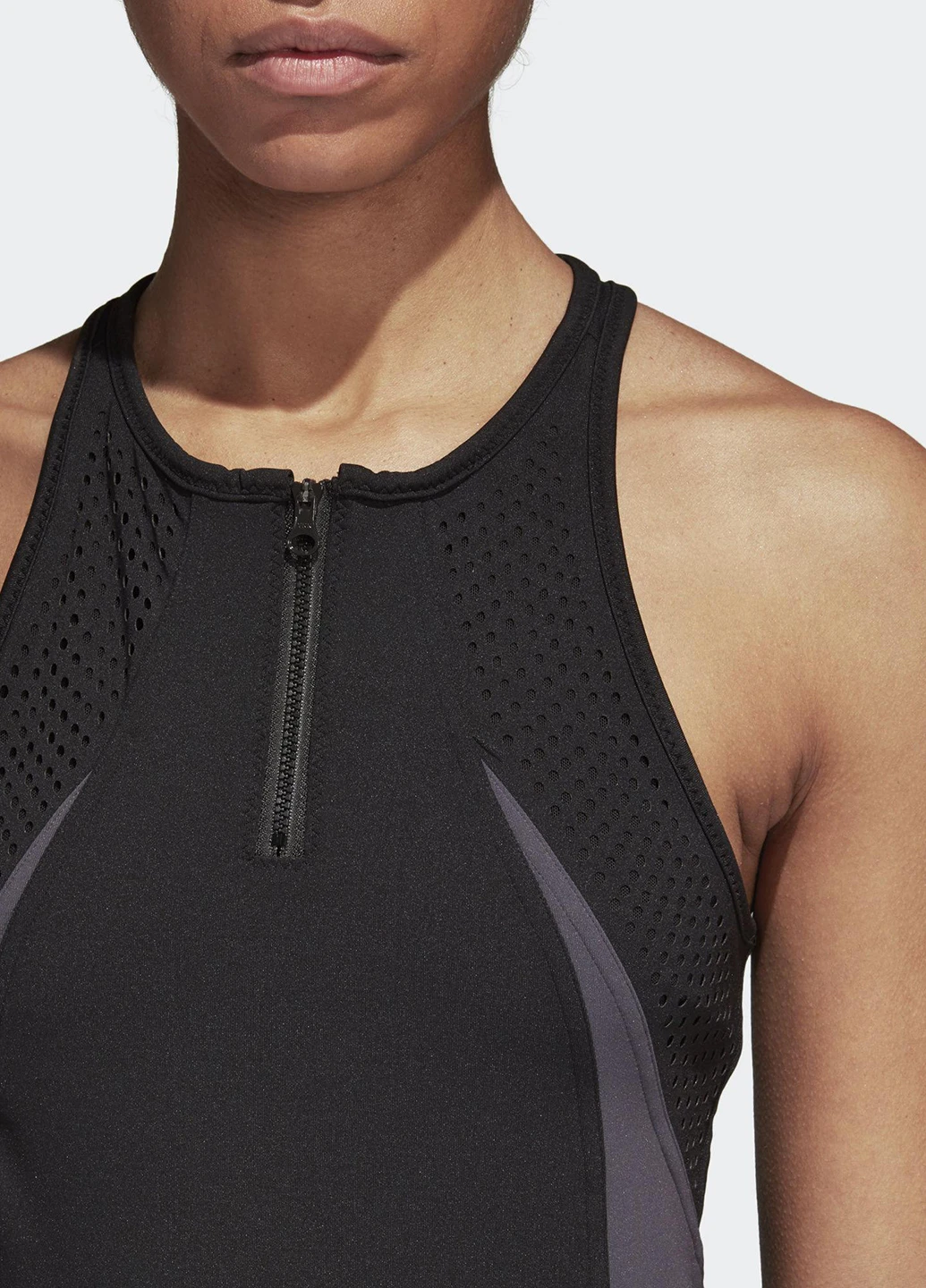 Чорна спортивна сукня adidas однотонна