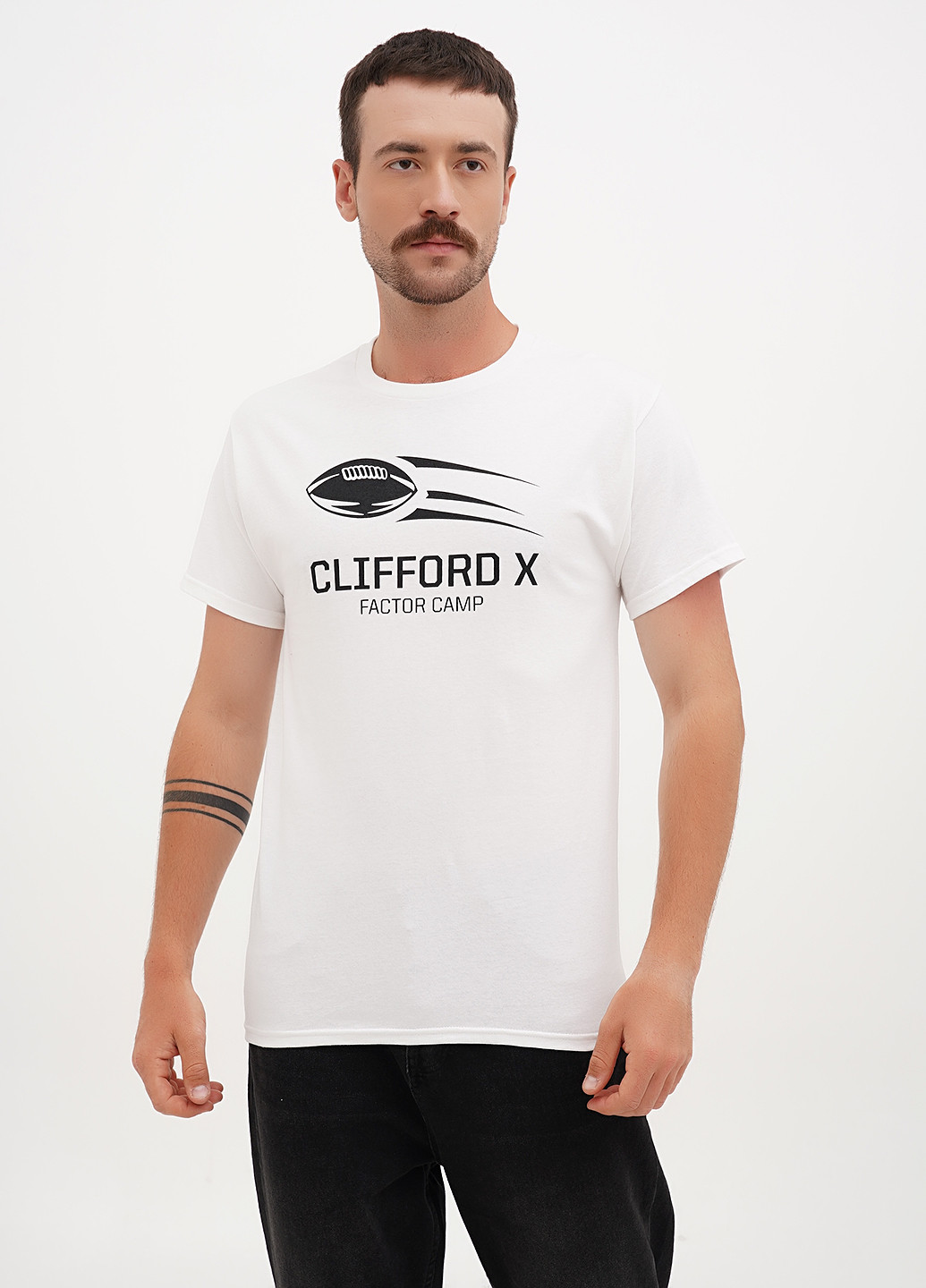 Белая футболка Hanes