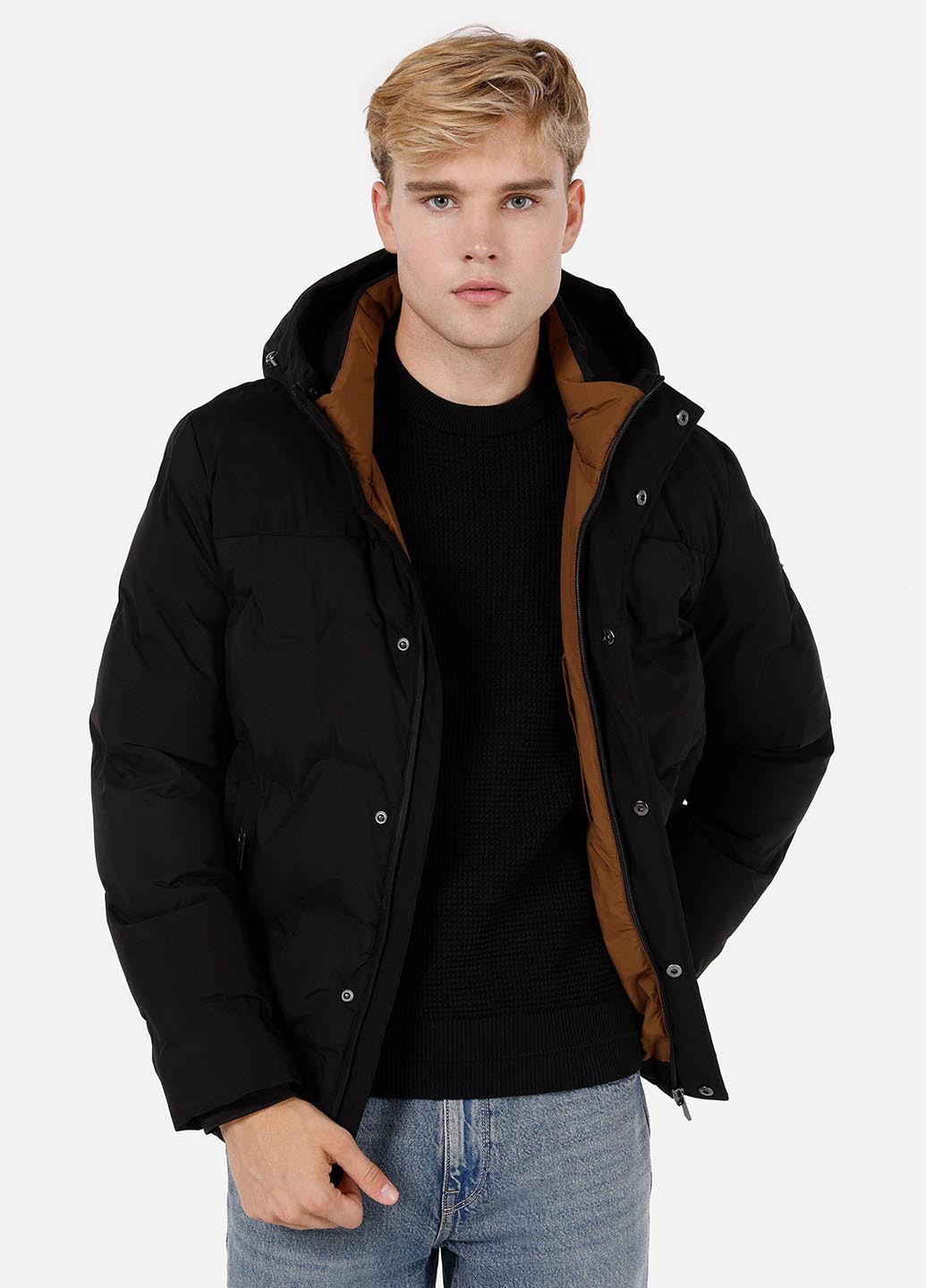 Чорна зимня куртка Colin's